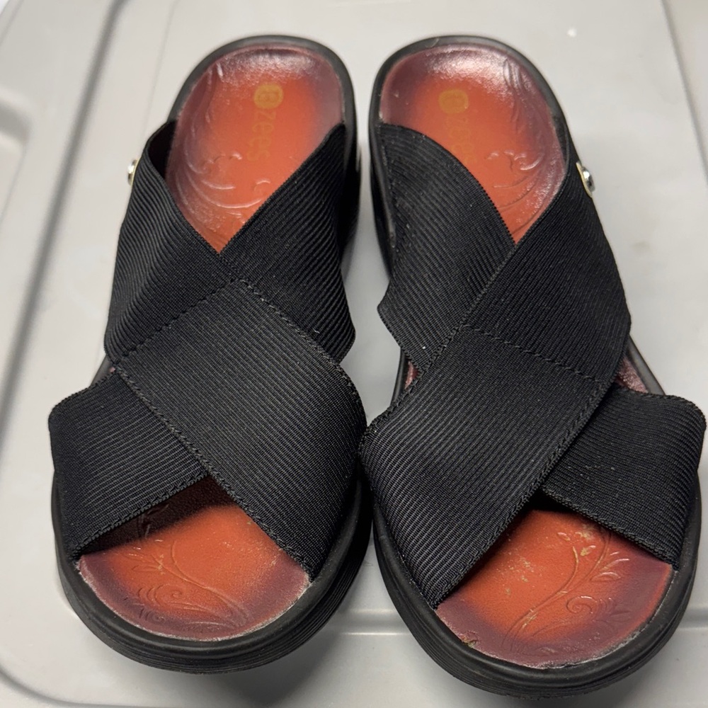 Women's B Zee Black Slide Sandals Size 8